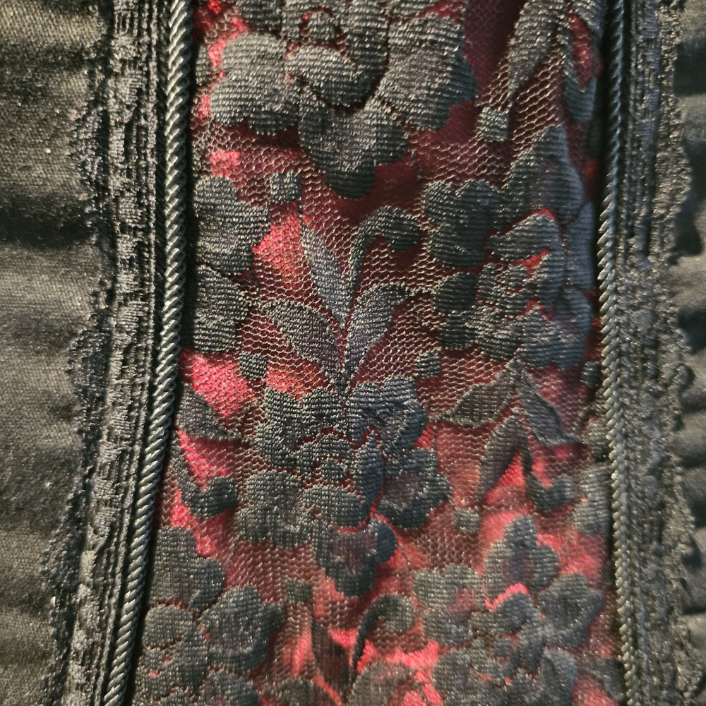 RARE Tripp NYC Vibrant Red and Black Top - Picture 3 of 6